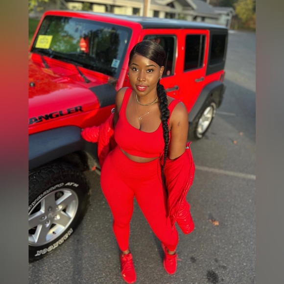 Selling red two piece spandex set - Picture 2 of 4